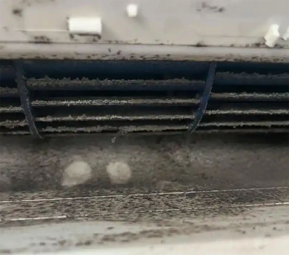 恒山空调吹的风有股烧焦味是怎么回事